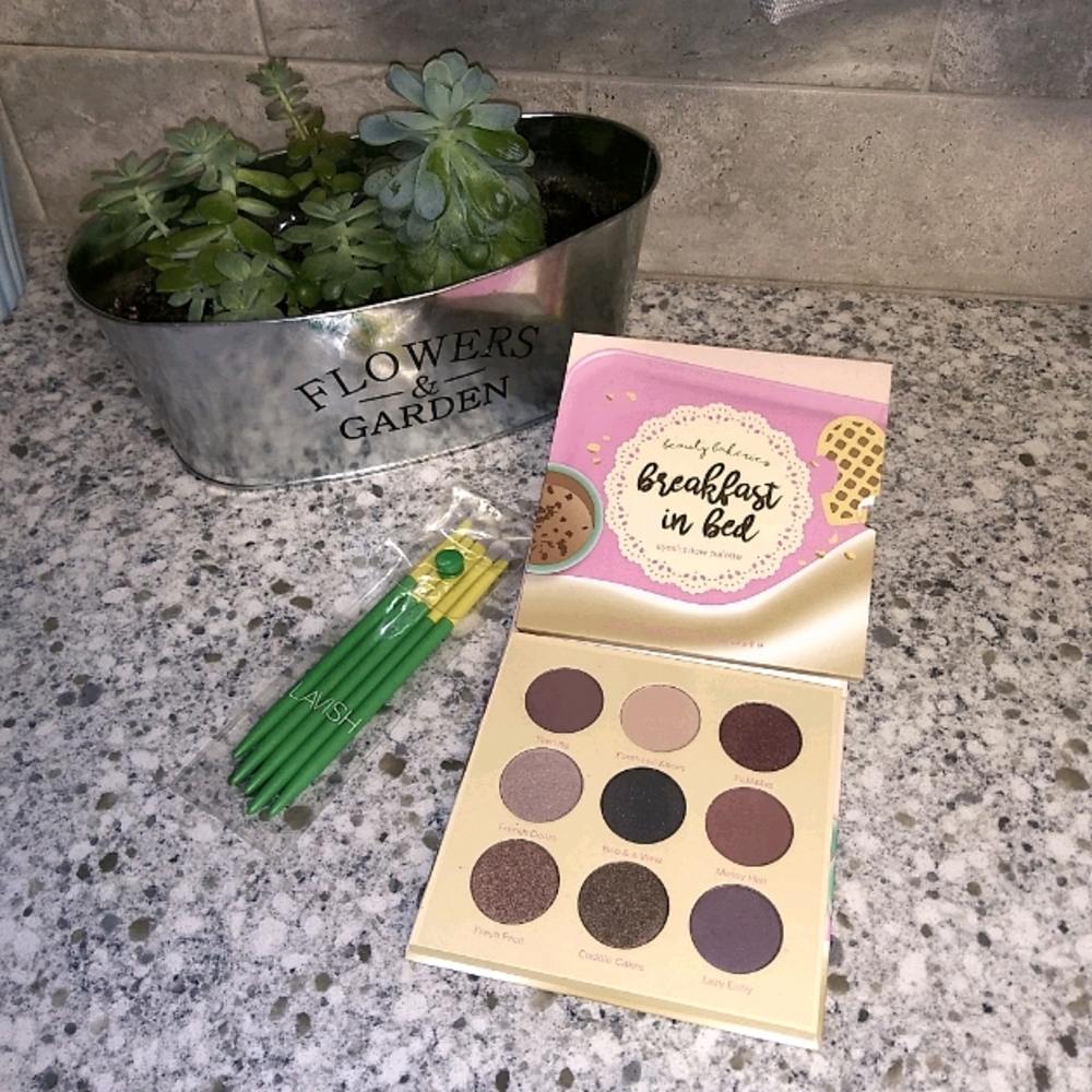 NIB bundle !breakfast in bed eyeshadow w/ brushes